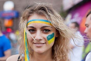 Симпатичные болельщицы на матче Украина-Швеция