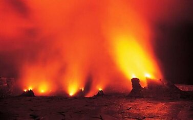 Человек, который фотографирует вулканы