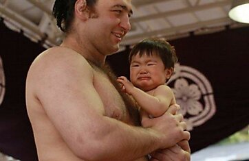 Фестиваль плачущих младенцев «Baby-Cry Sumo»