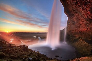 Водопад Seljalandsfoss на закате. Исландия.