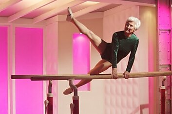 86-летняя Джоанна Каас увлеклась гимнастикой после того, как ей исполнилось 30 лет.