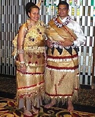 В Самоа платье невесты делается из коры тутового дерева.