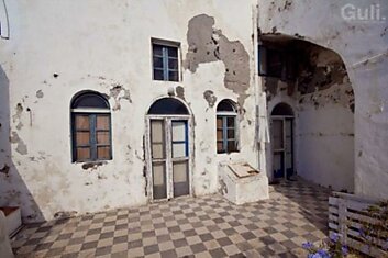 Заброшенная гостиница в Греции