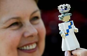 Королева из Lego