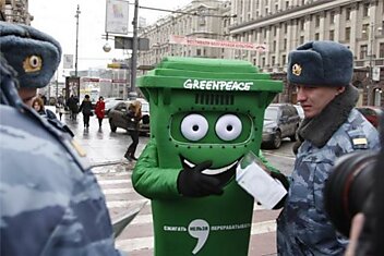 GREENPEACE vs ОМОН