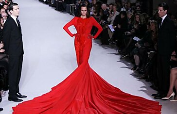 Красное платье от Стефана Ролланда