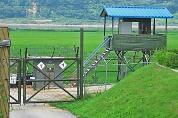 Граница между Северной и Южной Кореей (22 фото)