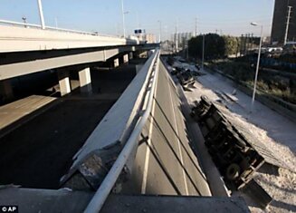 Разрушение автомагистрали после 10 месяцев от постройки (5 фото)