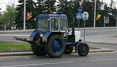 Знаменитый минский милицейский трактор-эвакуатор