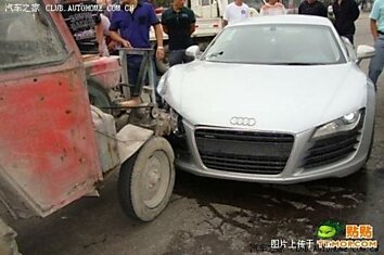 Audi R8 против Трактора