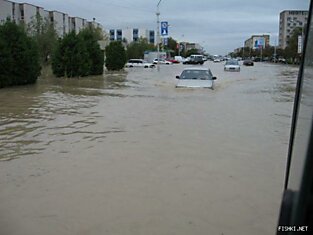 16 октября в г. Актау прошел дождь. За три часа выпала полугодовая норма (9 фот