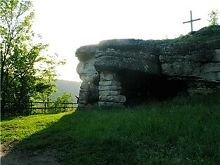 Монастырок - чудо-храм в пещере