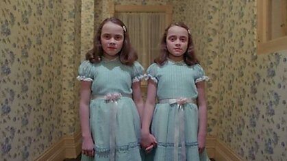 Как изменились близняшки из фильма "Сияние"