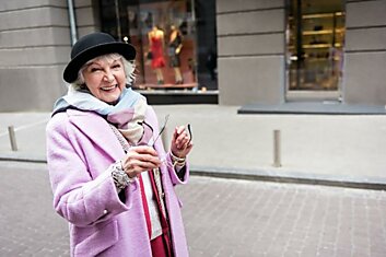 Ушлая пенсионерка из Германии показала, как нужно одеваться после 70-летнего юбилея