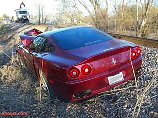 Ferrari столкнулась с поездом