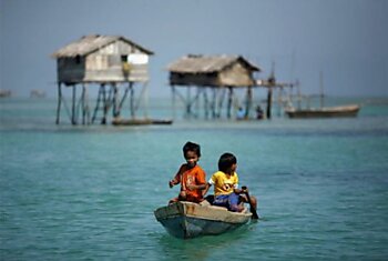 Морские цыгане с острова Борнео (11 фотографий)