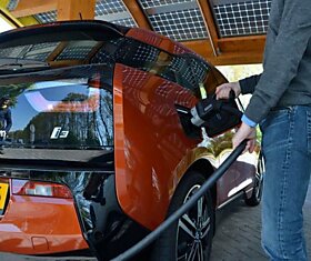 С 2025 в Нидерландах запретят продавать бензиновые и дизельные автомобили