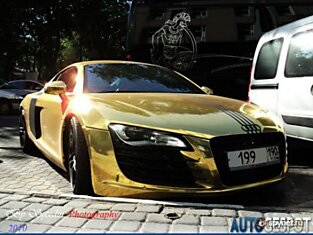 Золотой Audi R8 на улицах Москвы (4 фото)