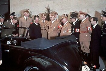 Фотографии с 50-и летия Гитлера (18 фотографий)