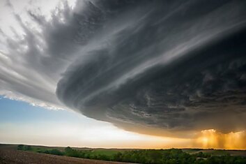 Охотник за бурями опубликовал коллекцию своих самых потрясающих фотогр