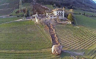 Огромный валун уничтожил старое итальянское поместье