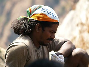 Удивительная история самоубийцы, ставшего самым известным индийским альпинистом-обезьяной