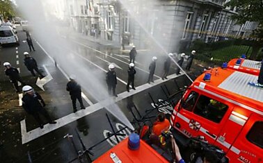 Бельгийские пожарники против полиции