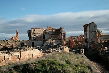 Belchite - город призрак в Испании (21 фотография)