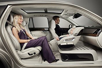 Volvo представил семейный автомобиль с детским креслом вместо сиденья пассажира