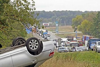 На окружной дороге Харькова в районе поворота на Рощу случилось ДТП.