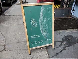 Рекламные штендеры на улицах Нью-Йорка