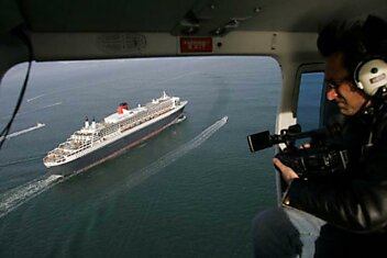 Queen Mary II пришел в Сан-Франциско (8 фото)