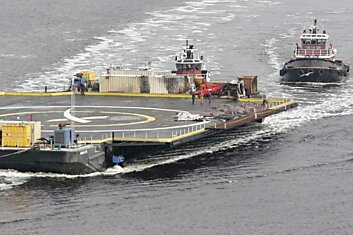 Автоматический плавучий космопорт возвращается из открытого моря
