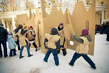В Москве состоялась грандиозная битва на картонных трубах