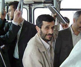 Бывший президент Ирана ездит на автобусе. Вы можете поверить?