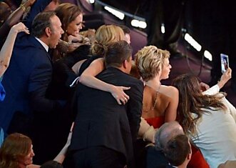 Фотография знаменитостей с церемонии "Оскар 2014" сломала Твиттер