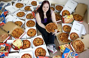 Девушка 8 лет ест только одну пиццу