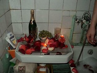 Вечер, романтика, ванна и свечи