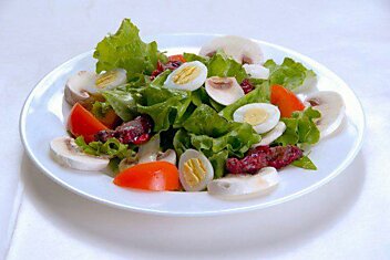 5 изысканных салатов, которые украсят твой праздничный стол и добавят разнообразия в меню!