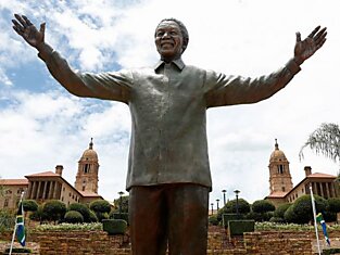 В столице ЮАР вырос 9-метровый Нельсон Мандела из камня