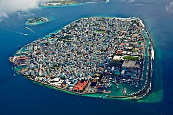 Остров Мале всего 2 километра в длину и 1 километр в ширину, полностью застроен зданиями и дорогами