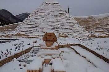 Снежные пирамиды в Египте