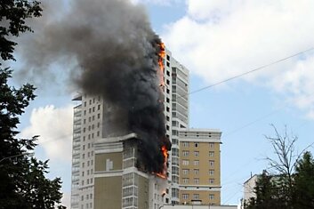 В Москве загорелась высотка