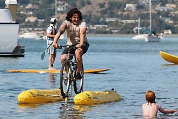 Первый в мире водный велосипед переплыл Гудзон