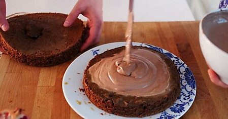 Как приготовить шоколадный торт с орехами