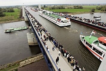 Германия. Река над рекой: Магдебургский водный мост.