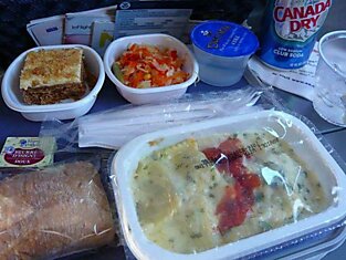 Чем кормят в самолетах