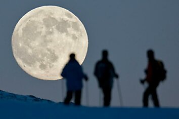 Земляне посмотрели, как не видно Луну