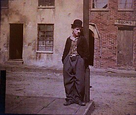 Редчайшие цветные фотографии Чарли Чаплина в образ