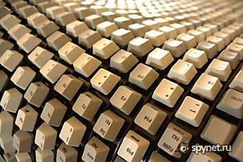 Скамейка из старых клавиатур (15 фото)